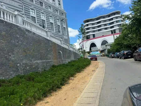 Bán gấp Lô Đất toàn bộ đất xây dựng mặt tiền đường nhựa Phạm Hồng Thái Đà Lạt chỉ 14 tỷ