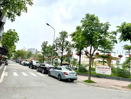 LÂM HẠ, LONG BIÊN GARA Ô TÔ THANG MÁY FULL NỘI THẤT Ở NGAY