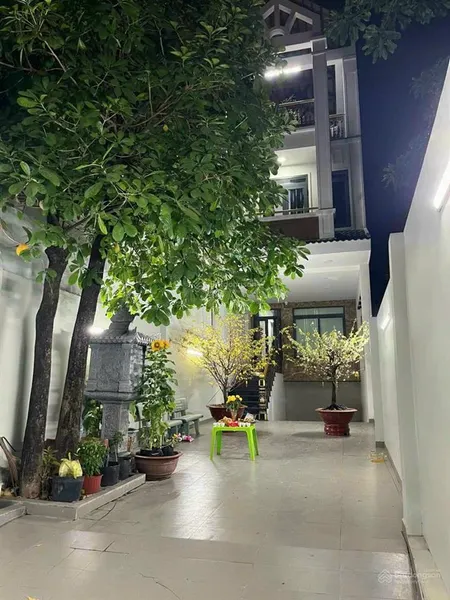 Bán nhà 4 tầng mặt tiền đường vườn lài cách cầu sắt apđ 2km, 4.62 x 31m