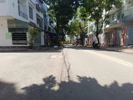 Hàng hiếm góc 2 mặt tiền 4.5x18m 4 tầng đường 12m đặng thuỳ trâmđối diện view đại học văn lang