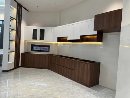 Bán nhà trung tâm long khánh (thổ cư sổ riêng) . gồm 3 phòng ngủ,2wc,1 sân xe ô tô,bếp