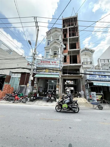 Nhà phố 5 tầng có thang máy mặt tiền buôn bán đường huỳnh thị hai gần chợ hạt điều