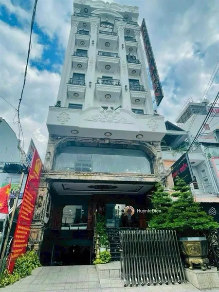 Giảm 9 tỷ. bán tòa nhà nguyễn thái bình (9x20m 180m2) hầm 8 tầng hđt 250tr/th giá 32,8 tỷ