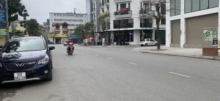 Bán gấp 140m2, mt 7m đường 22m trung tâm trâu quỳ kinh doanh ngày đêm. cách hồ 3 bước giá 250tr/m2
