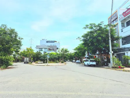 Bán lô góc 2mt đường nguyễn đình thi và hồ phi tích, view sông hòa xuân
