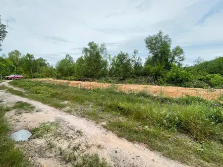 Bán nhanh mảnh đất 4800m2, 3 mặt tiền đường, khu dân cư, gần biển cửa cạn