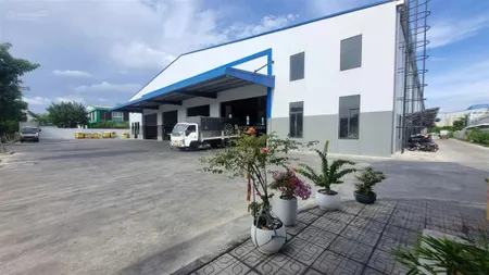 Bán nhà xưởng đẹp kcn tân đức đức hòa, long an. dt 3.500m², pccc tự động, vp 1.000m². giá 35 tỷ tl
