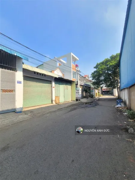 Bán đất 5*21 tặng kho đang cho thuê 4tr/tháng. sát vsip chỉ 3.1 tỉ. sổ hồng riêng. đường nhựa.