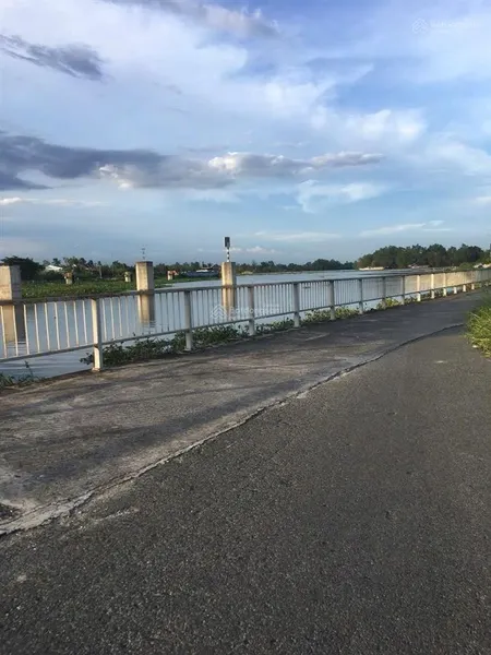 Cần tiền bán gấp 603.6m2 đất thổ view sông vàm cỏ