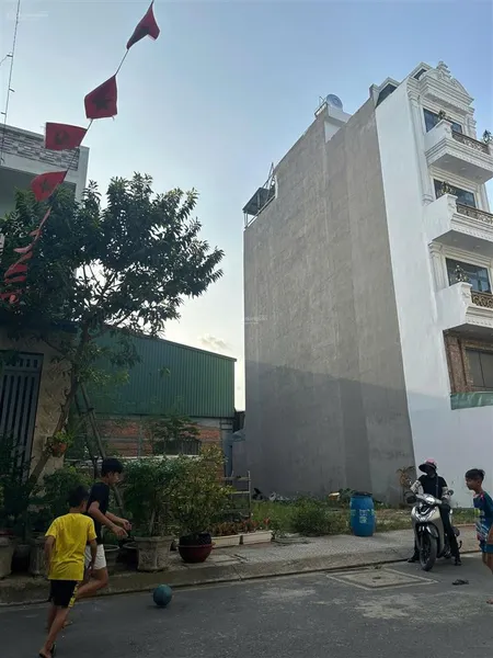 Cần bán gấp đất thổ cư 75.6m2 nằm trong kdc tây lân, gần bệnh viện quận bình tân