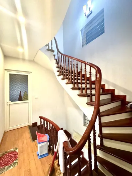 Bán nhà Ngọc Thuỵ (LB) 121m, 3 tầng, mt 5m, giá 30.5 tỷ
