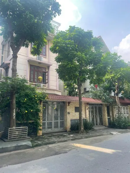 Bán biệt thự xa la 160m2x4t, cách phố hạnh hoa 50m, kinh doanh, giá 32 tỷ