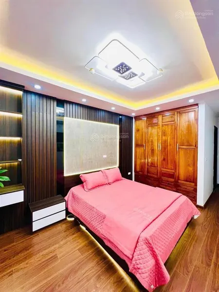 Gia đình cần bán nhà ngõ 77 xuân la sổ đỏ 35m2 5 tầng còn mới giá 8,2 tỷ( 234tr/m2) ngõ 3 gác