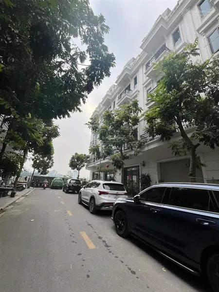 Trục chính kđt văn phú 5 tầng thang máy full nội thất đẹp mặt tiền rộng kd quá đẹp