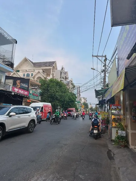 Bán nhà 4 Tầng full NỘI THẤT HXH Hoàng Bật Đạt Phường Tân Sơn