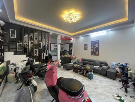 Bán nhà phố Kim Mã, Ba Đình, nhà đẹp dân xây, mặt tiền rộng, sổ đỏ vuông đẹp