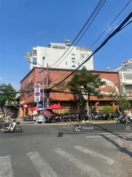 Siêu phẩm! bán nhà góc 2 mặt tiền nguyễn xí dt 5.7 x 21m nhà cấp 4 hđt 60 triệu. giá 23 tỷ