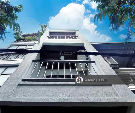 Chính chủgiá tốt. nhà mới. hẻm 737 lạc long quân. 3 tầng. 2 ngủ3 vệ sinh. hẻm 3.5m (có video)