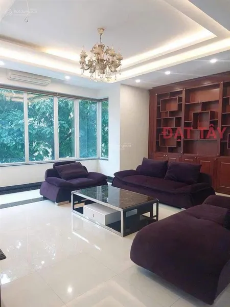 Gia đình cần bán gấp biệt thự vườn đào mặt phố võ chí công. 288m2 x 6 tầng mt 15m giá 135 tỷ