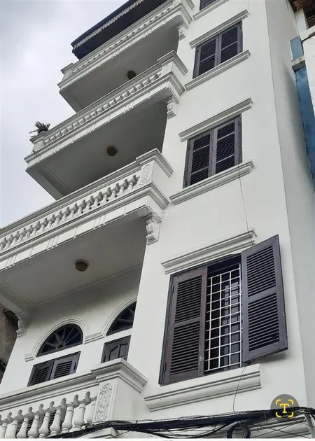 Nhà mặt phố ôtô tải tránh lô góc mặt tiền rộng thoáng ôtô ngủ trong nhà phố đông