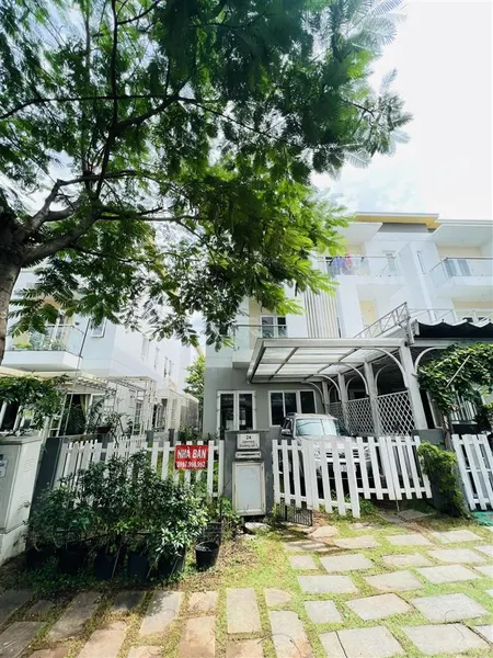 Nhà phố melosa khang điền có sân vườn 1 trệt 2 lầu ô tô ngủ trong nhà full tiện ích shr