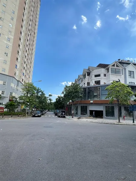 Chính chủ bán căn góc liền kề thạch bàn, đối diện cc ct2a, vị trí đắc địa, dòng tiền tốt, 145m²