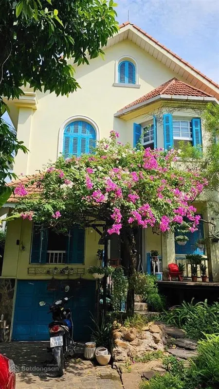 Bán biệt thự ngọc thuỵ 430m2,mt11m vị trí trung tâm, ô tô tránh cạnh vườn hoa, sát hồ 145tr/m