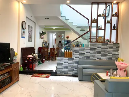 Bán nhà 2 tầng kiên cố đẹp đường 7m5 trà khê 7 sát bên cđ du lịch và khu fpt giá rẻ