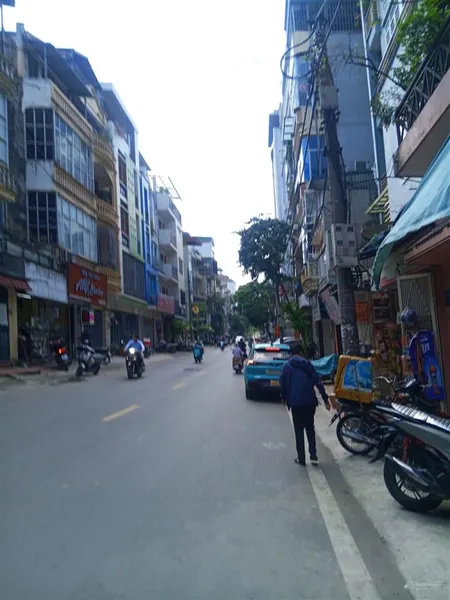 Bán nhà mặt phố hoàng văn thái thanh xuân ngã ba đèn đỏ 70m 2 tầng 5m mặt tiền giá 25 tỷ