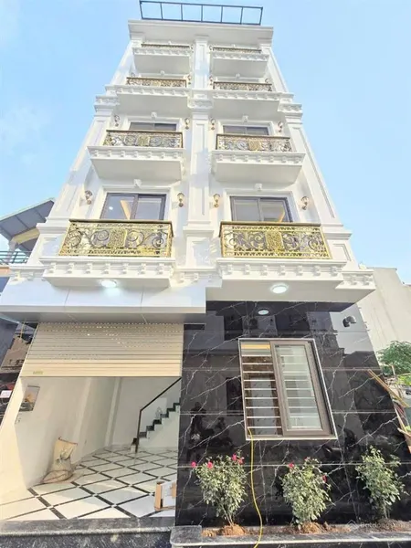 Bán gấp nhà đẹp hoàng quốc việt vừa ở vừa kinh doanh ô tô đậu cửa cạnh hồ điều hòa mát mẻ