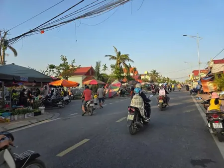 Đất mặt đường chợ quý Kim