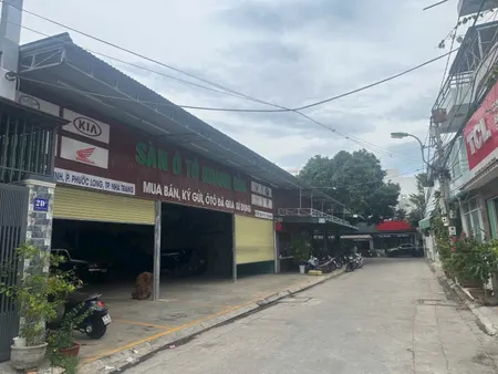 📢 CHO THUÊ KHO gần đường Lương Thế Vinh, P. Phước Long, TP. Nha Trang 📦 Diện tích: 288 m2,  Ngang 18 dài 16 Rộng rãi, có mái che kiên cố, bãi xe rộng, thích hợp làm kho, gara, showroom ô tô, kinh doanh, dịch vụ kỹ thuật…  💡 Ưu điểm nổi bật: ✅ Vị trí trung