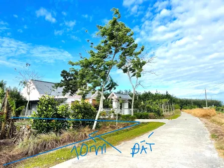 CẦN BÁN 2 LÔ ĐẤT MẶT TIỀN 4 LÀN XE GẦN CHỢ TRƯỜNG CAO TỐC VÀ KCN BECAMEX CHƠN THÀNH 365TR