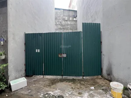 Chị gái cần tiền bán gấp mảnh đất thổ cư đường ô tô đỗ cửa tại trung tâm tổ 14 thạch bàn, long biên