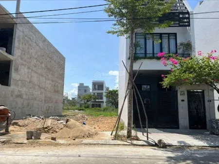 Gia đình cần bán lô đất 6m x 25m thổ cư 150m2. đường xe hơi 10m, kdc đông đúc kinh doanh tốt.