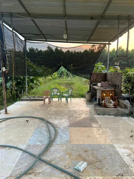 Bán nhà tiền chế, có sẵn vườn, điện, nước, cổng ngõ, đất vườn 800m2, quy hoạch đất ở nông thôn