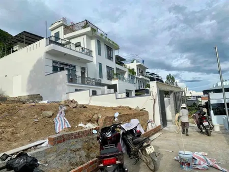 Đất bán view biển cực đẹp dt 600m2(20x30m) ôtô tận nơi vĩnh hoà nha trang chỉ 41tr/1m2