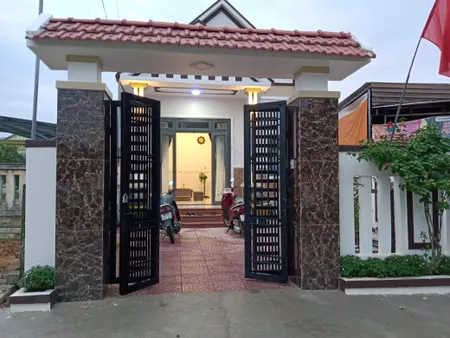Nhà mặt tiền đường bê tông 7m, trung tâm, gần trường học, chợ, ủy ban, y tế....