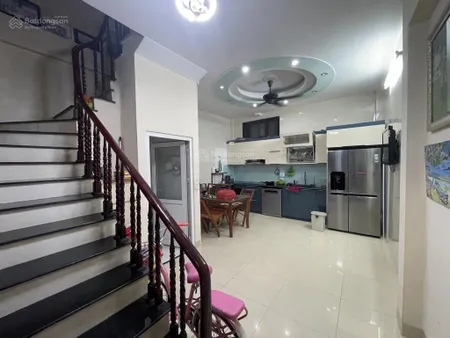Nhà phú diễn 5 tầng dân xây ngõ rộng thênh thang ô tô đỗ cửa vào nhà đi bộ ra trường cấp 1, 2