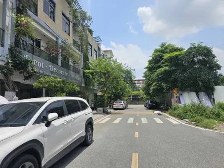 Bán căn 3.5 tầng liền kề hud-B.Nhìn chung cư. Diện tích 110m. Làn 2 đường nguyễn khuyến. Phường võ cường bắc ninh
