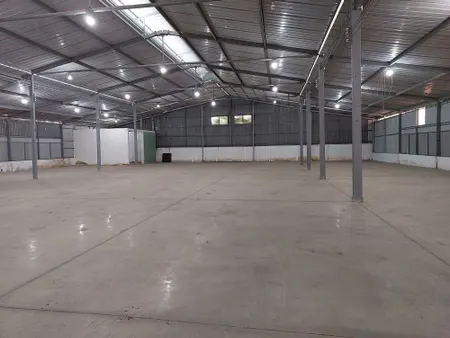 Cho thuê kho xưởng Quận 7 DT 900m² có văn phòng, xe nâng, bốc xếp tại kho.