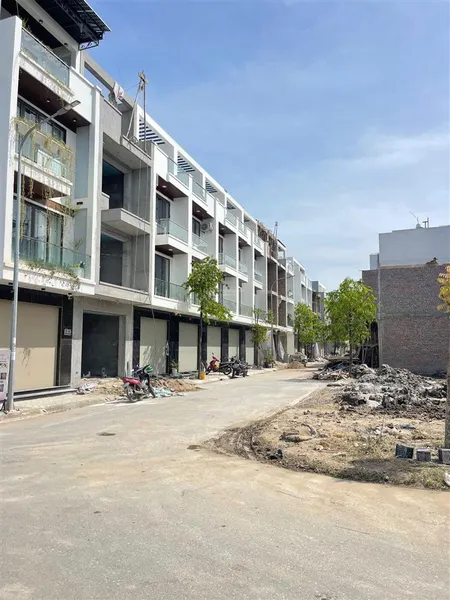 Bán nhà số 8990 him lam hùng vương giá rẻ, e. nguyên 0357 864 ***