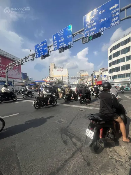 Bán nhà phú nhuận p. 15, hoàng văn thụ ôtô ra vào 2 tầng btct 96m2 17 tỷ