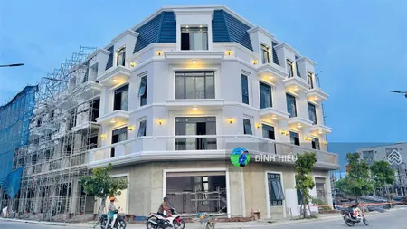 Bán nhà phố 4 tầng, hoàn thiện mặt ngoài đối diện mặt biển chỉ 7.2 tỷ 100m2 đất