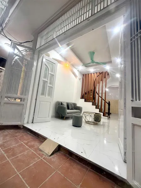Bán nhà lạc long quân 42m² x 4 tầng mặt tiền 3.87m, nhà đẹp, ở ngay giá 8.5 tỷ