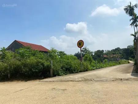 Lô góc nghỉ dưỡng cách tl414, sông đà vài trăm mét, bám đường liên thôn, cạnh trường, bệnh viện,chợ
