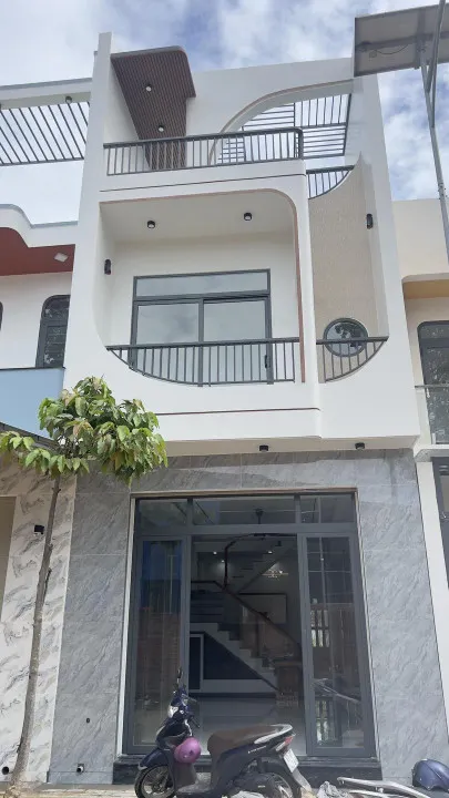CHÍNH CHỦ BÁN NHÀ MỚI XÂY TRỆT 1 LẦU 2TY2 TDM CÁCH KDL ĐẠI NAM 4KM