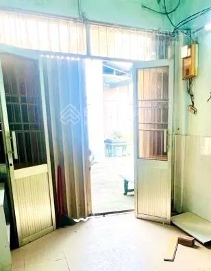 Nhà cạnh chợ trường ô tô, cấp 4 31m2 8,3 tỷ ngõ trại cá, trương định