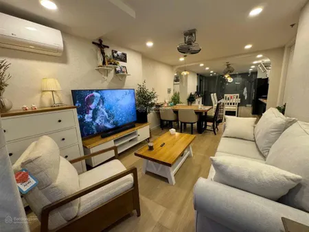 Cần bán shophouse melody 240m2 4pn, full nội thất, vị trí đẹp,tầng trệt cho thuê tạo thêm dòng tiền