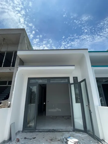 HẠ GIÁ 100 TRIỆU BÁN GẤP CĂN NHÀ KHU VỰC TÂN UYÊN -UYÊN HƯNG ĐỂ GIA ĐÌNH VỀ QUÊ